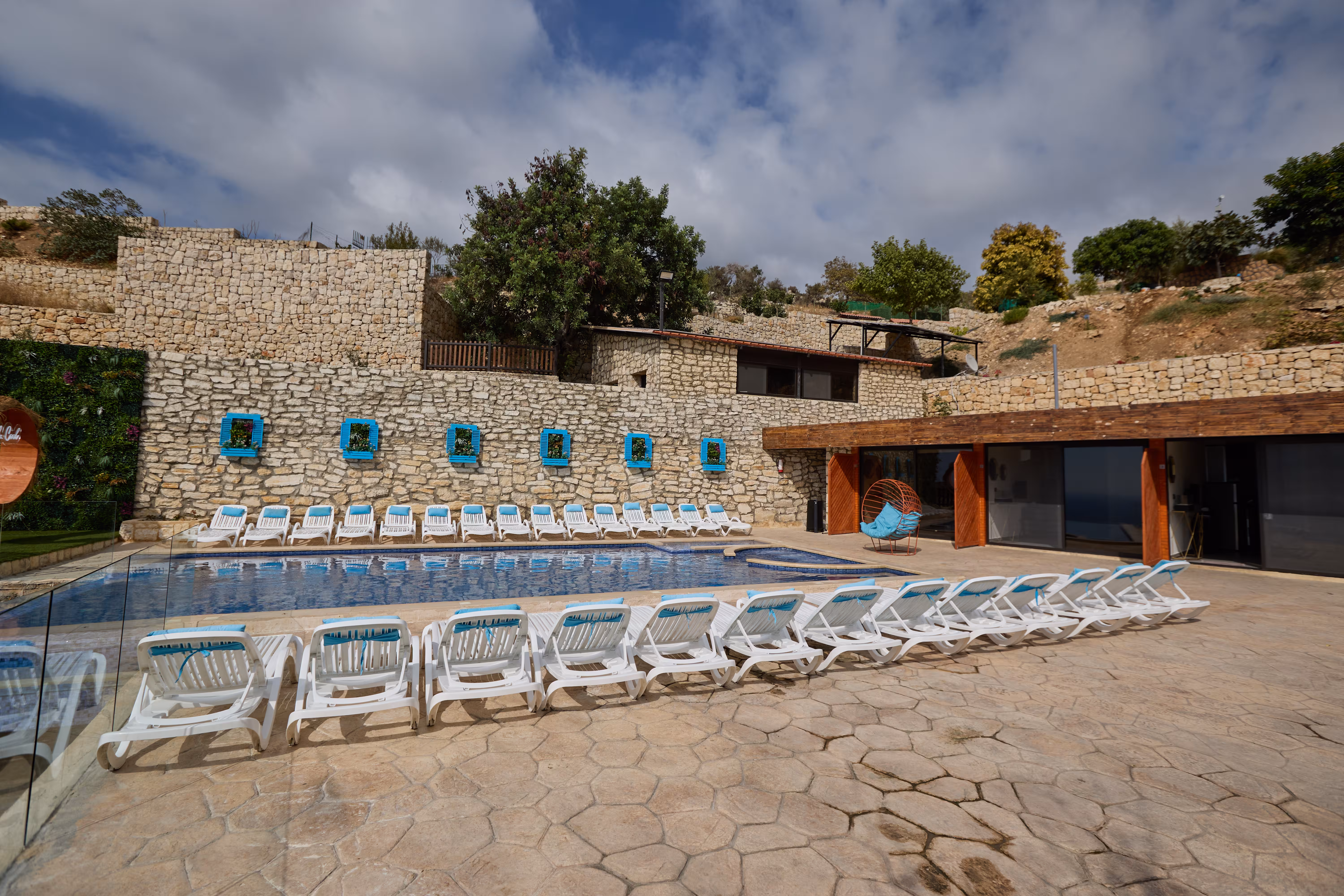 Bungalow & Public Pool View 11
