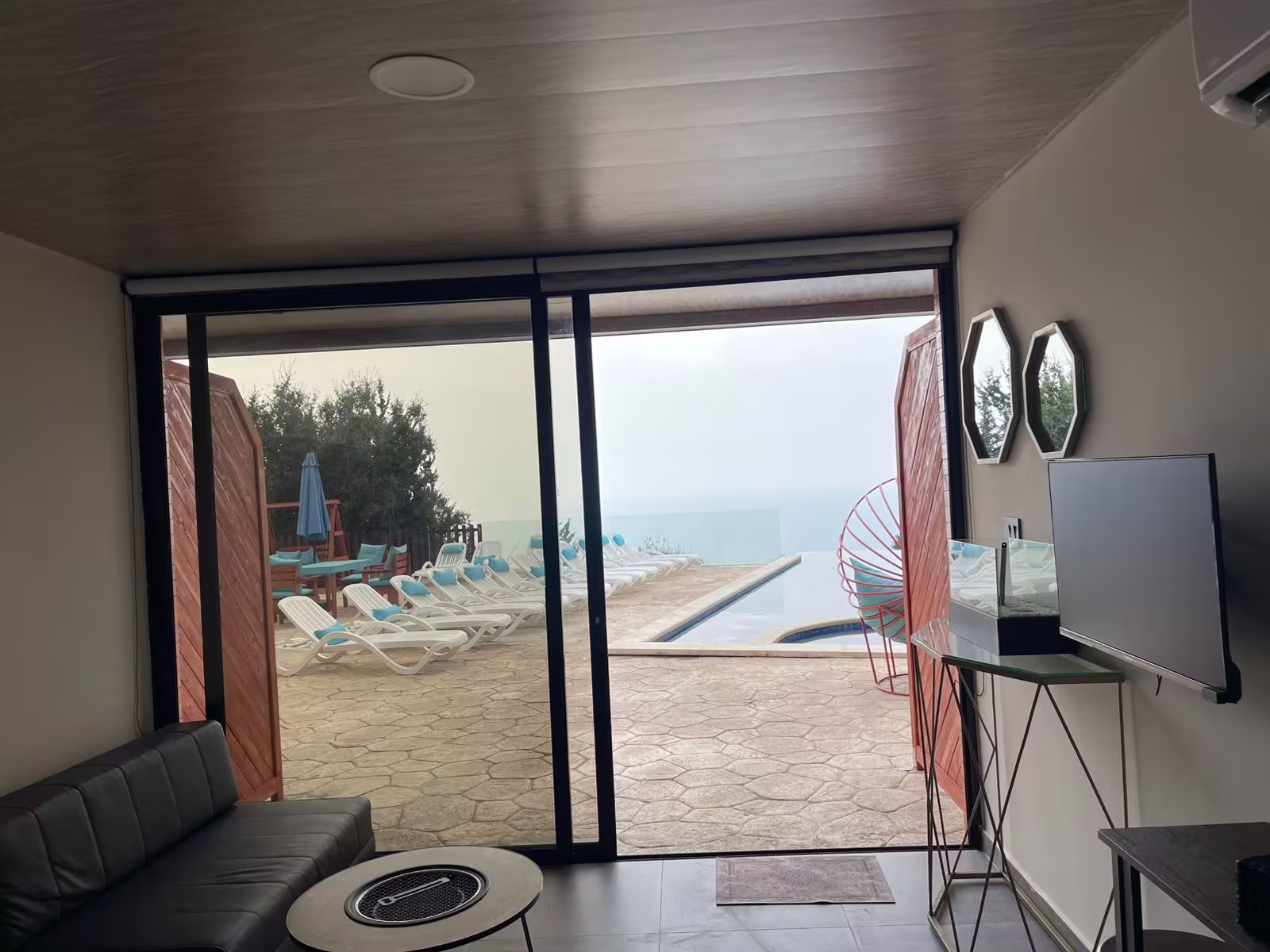 Private Pool View 7