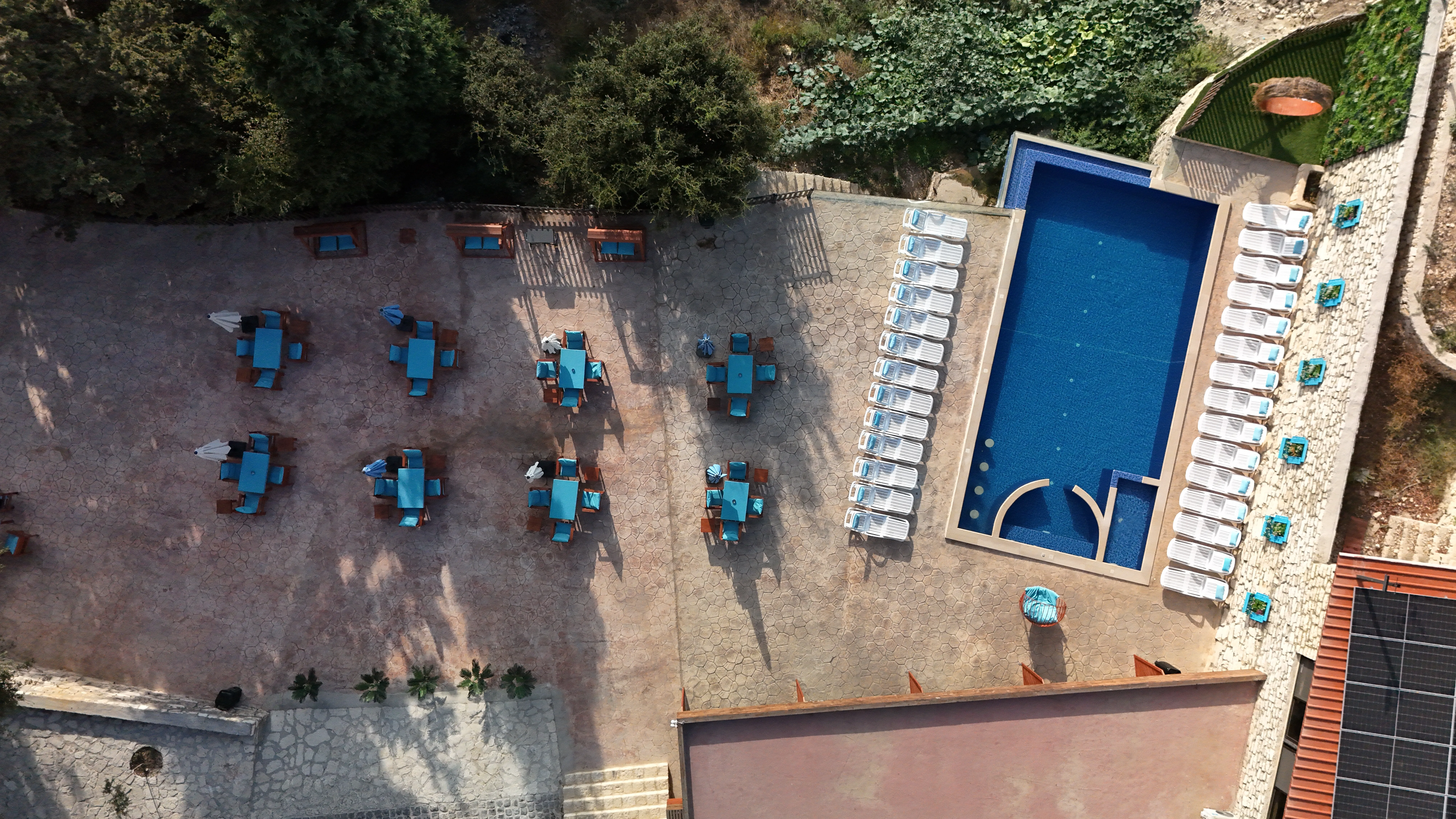 Bungalow & Public Pool View 12