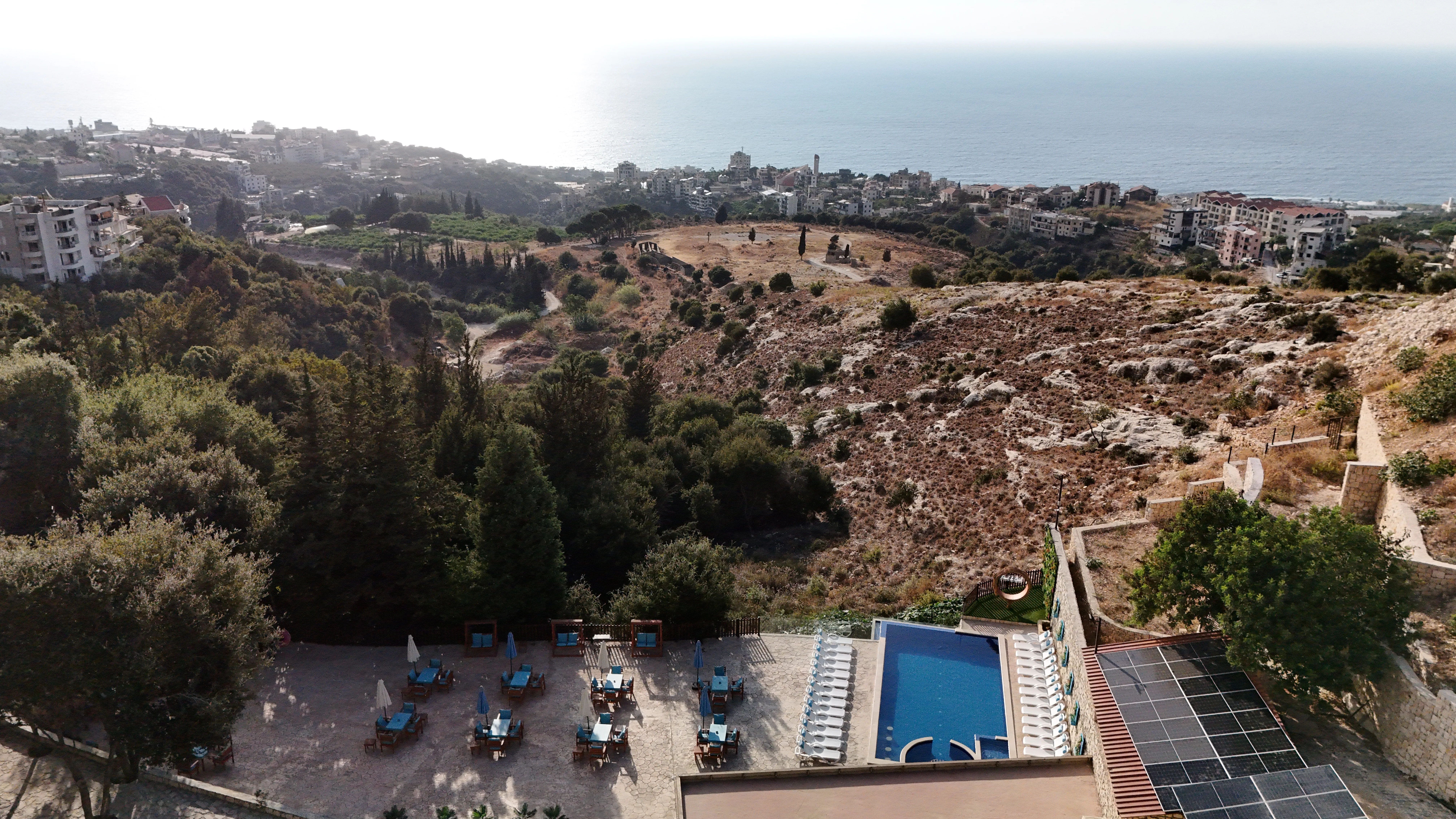 Bungalow & Public Pool View 13